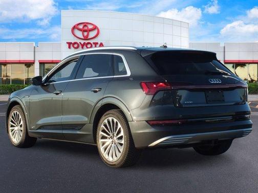 2019 Audi e-tron quattro Premium Plus