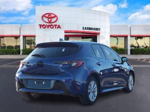 2025 Toyota Corolla Hatchback SE