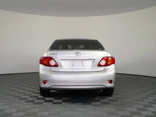 Classic Silver Metallic 2009 Toyota Corolla LE