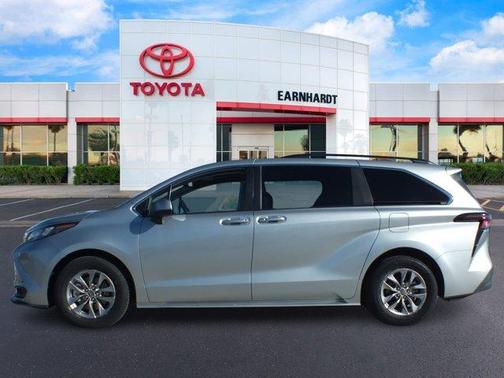 2024 Toyota Sienna LE