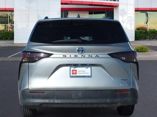 2024 Toyota Sienna LE