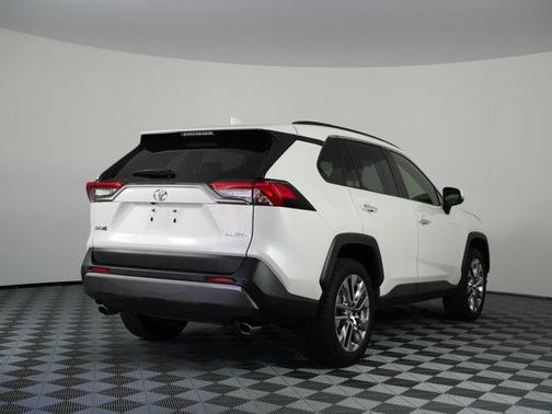 Blizzard Pearl 2019 Toyota RAV4 Limited