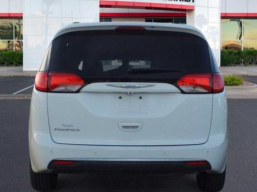 2020 Chrysler Pacifica Touring-L