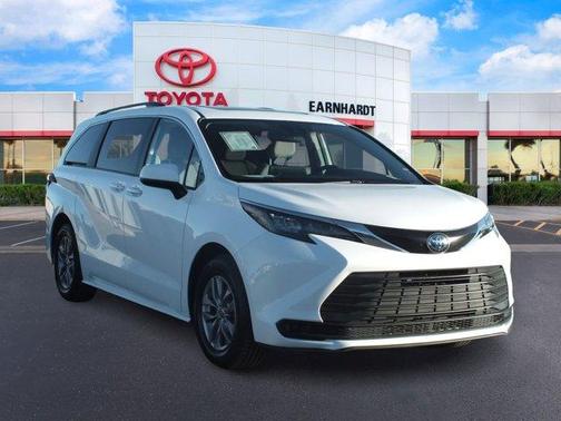 2024 Toyota Sienna LE