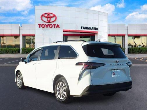2024 Toyota Sienna LE