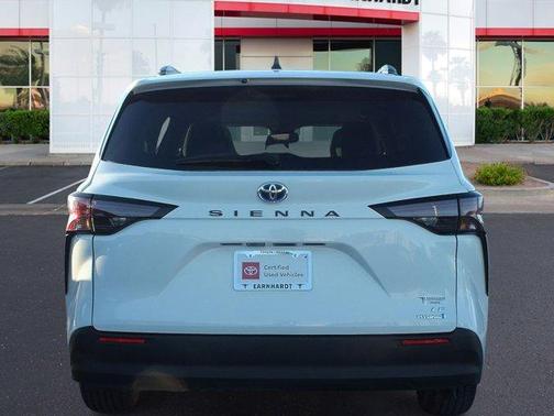 2024 Toyota Sienna LE