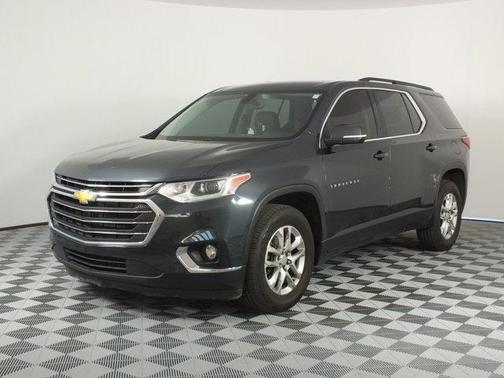 Graphite Metallic 2021 Chevrolet Traverse LT Cloth