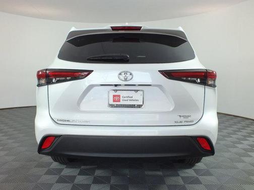 Wind Chill Pearl 2026 Toyota Highlander XLE