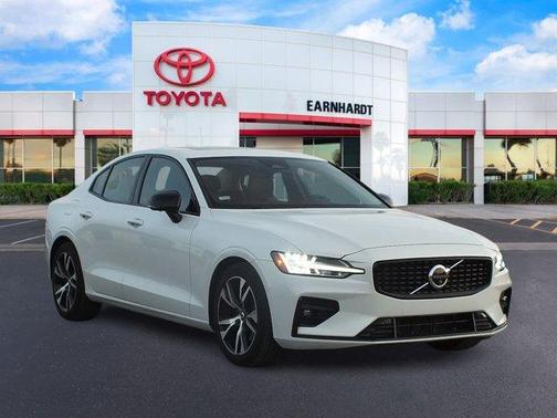 2024 Volvo S60 B5 Plus Dark Theme