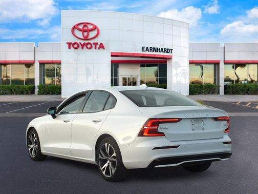 2024 Volvo S60 B5 Plus Dark Theme