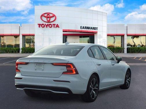 2024 Volvo S60 B5 Plus Dark Theme