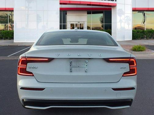 2024 Volvo S60 B5 Plus Dark Theme