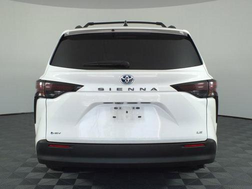 Ice 2025 Toyota Sienna LE