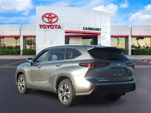 Metal 2025 Toyota Highlander Hybrid XLE