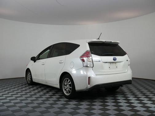 Blizzard Pearl 2017 Toyota Prius v Four