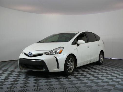Blizzard Pearl 2017 Toyota Prius v Four