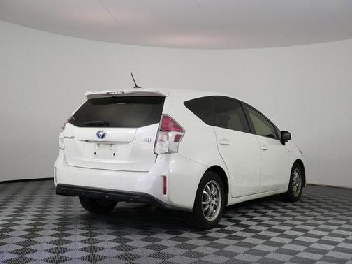 Blizzard Pearl 2017 Toyota Prius v Four
