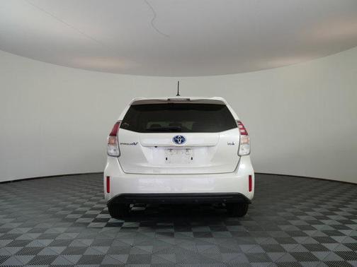 Blizzard Pearl 2017 Toyota Prius v Four