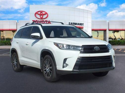 2017 Toyota Highlander SE