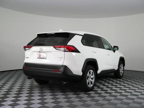 Ice 2025 Toyota RAV4 LE