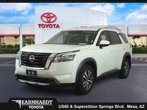 White 2023 Nissan Pathfinder SL