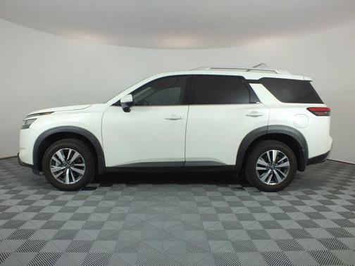 White 2023 Nissan Pathfinder SL