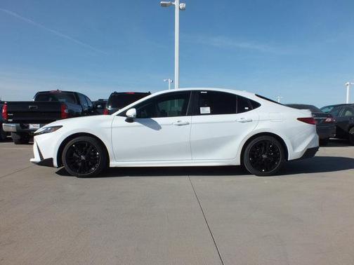 Super White 2026 Toyota Camry SE