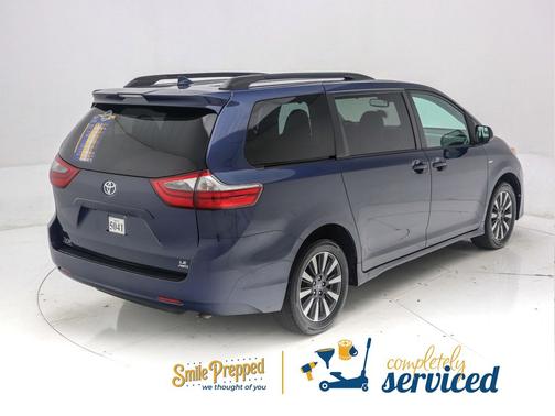 2020 Toyota Sienna LE