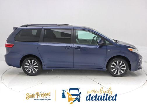2020 Toyota Sienna LE