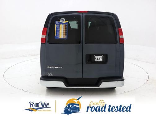 2017 Chevrolet Express 3500 LT