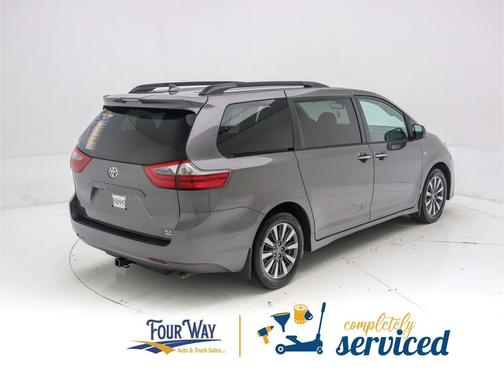 2020 Toyota Sienna XLE