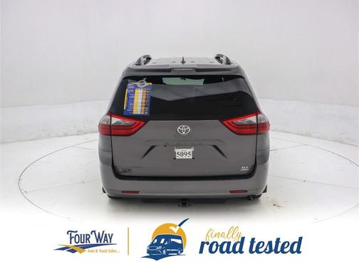 2020 Toyota Sienna XLE