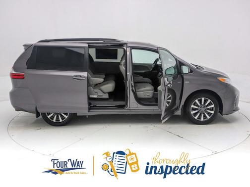 2020 Toyota Sienna XLE