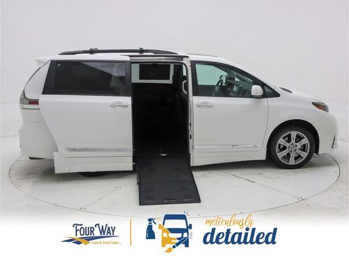 2018 Toyota Sienna SE Premium