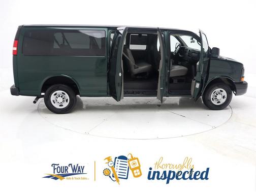 GREEN 2015 Chevrolet Express 3500 LS