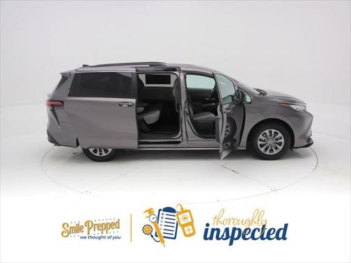 2022 Toyota Sienna LE