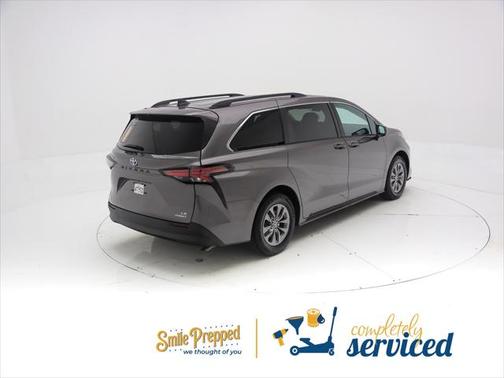 2022 Toyota Sienna LE