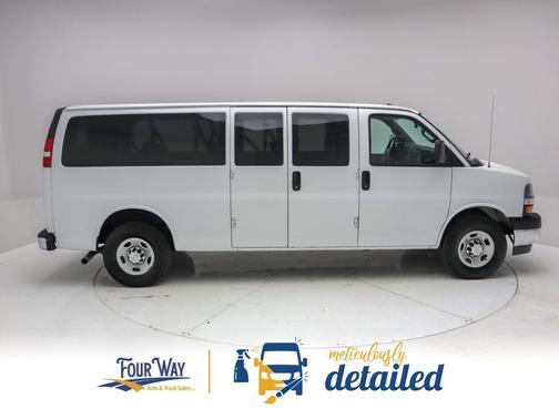 Summit White 2018 Chevrolet Express 3500 LT