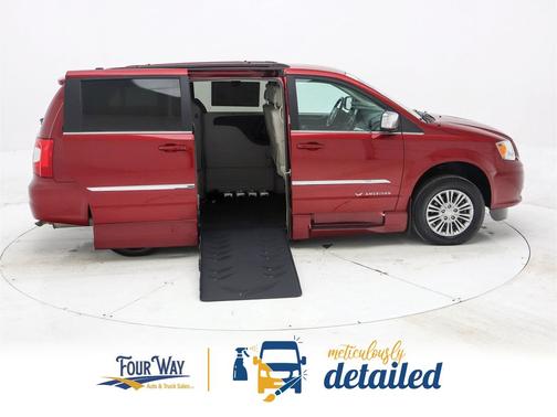 2015 Chrysler Town & Country Touring-L