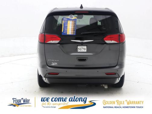 2022 Chrysler Voyager LX