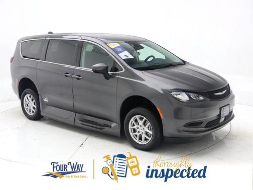 2022 Chrysler Voyager LX