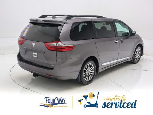 2020 Toyota Sienna XLE