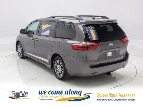 2020 Toyota Sienna XLE