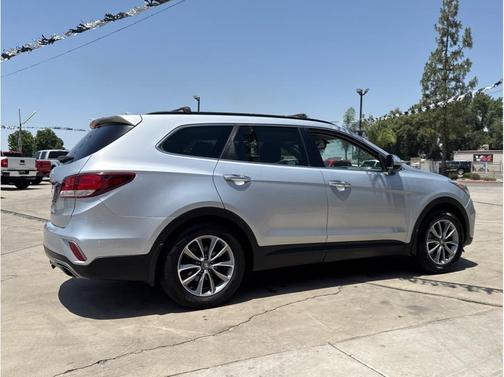 2017 Hyundai SANTA FE SE