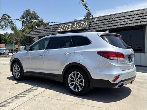 2017 Hyundai SANTA FE SE
