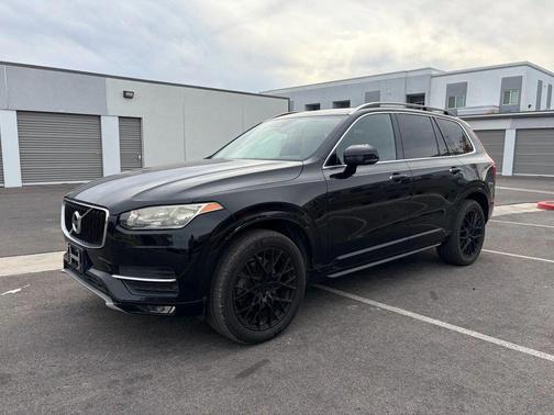 2016 Volvo XC90 T6 Momentum
