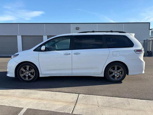 2017 Toyota Sienna SE