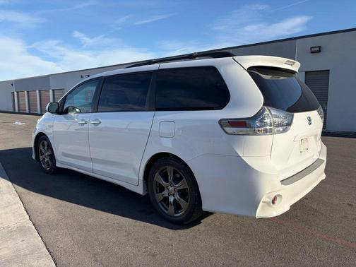 2017 Toyota Sienna SE