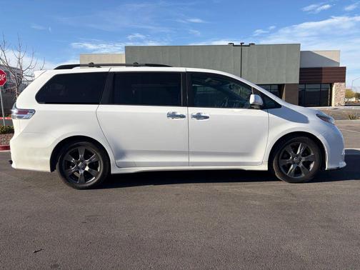 2017 Toyota Sienna SE