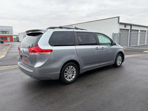 2011 Toyota Sienna XLE